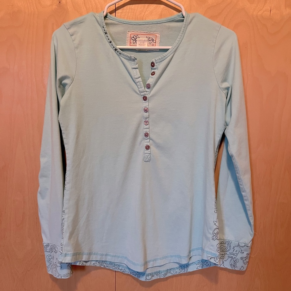 Aventura S light blue long sleeved henley tee with pattern details